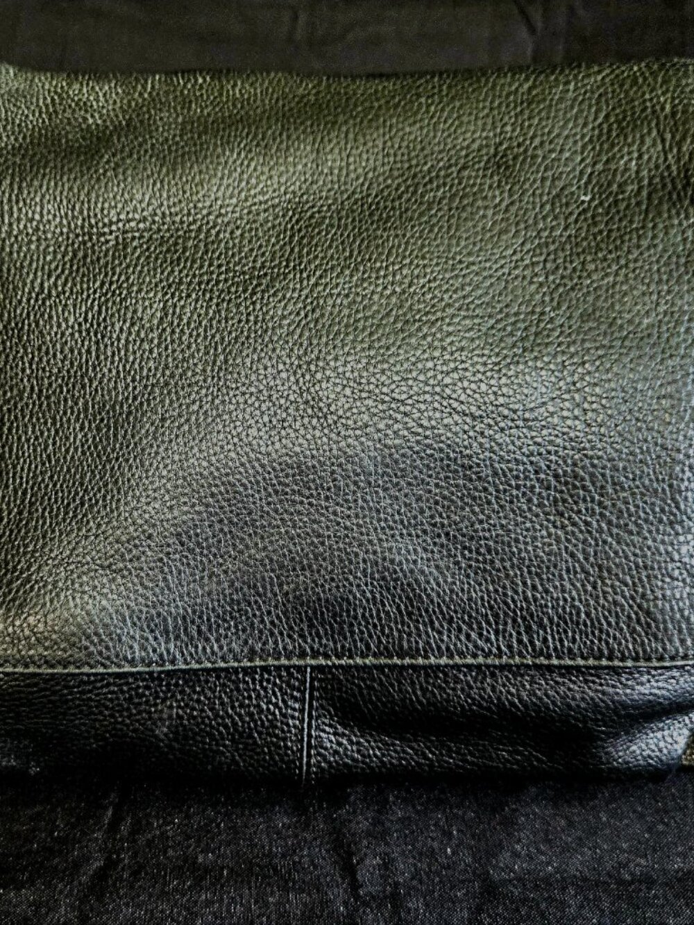 Stone Mountain Genuine Leather Black Messenger Shoulder Bag - Picture 6 of 7